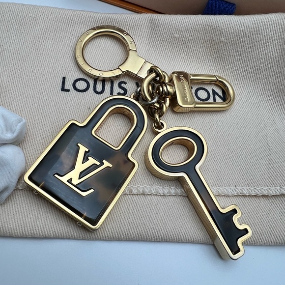 LOUIS VUITTON Porte Cles Confidence Bag Charm Key Ring Gold Metallic M65088 - Picture 14 of 17